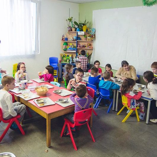 117 Kindergarten-Kinder in 7 Gruppen werden von 14 Personen betreut